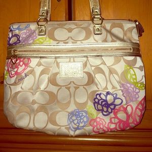 Authentic coach daisy appliqué glam shoulder bag